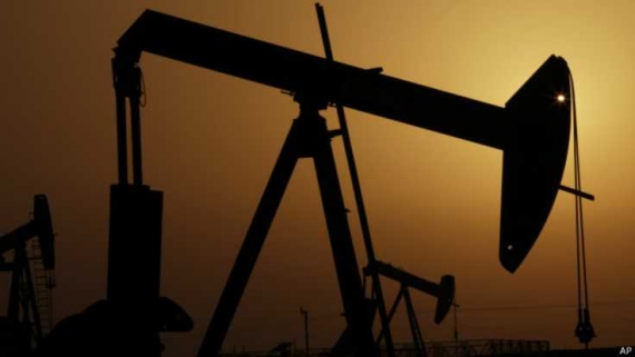 Нафта знову дешевшає після зростання цін у четвер