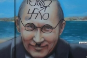 У Керчі знову зіпсували портрети Путіна