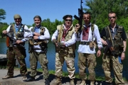 Бандерівці на Донбасі.Ще й озброєні до зубів.Фото