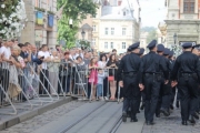 Львів'яни аплодують новій поліції Львова.Відео