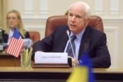 Маккейн закликав Обаму надати Україні летальну зброю