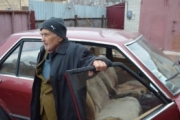 91-річний ветеран з Вінниці передав свою автівку медикам АТО.Відео