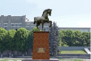 В Павлограді замість Леніна встановлять коня.Відео