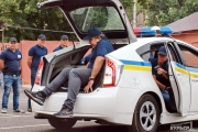 Озброєна поліція запхала Саакашвілі у багажник Toyota Prius.Відео