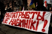 “Ми патріоти, а не найманці!” Білоруські добровольці пікетували посольство РБ в Києві