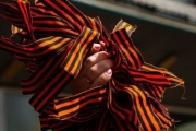 Кримчани обурені тим, що їхніх дітей змушують носити георгіївські стрічки у школах