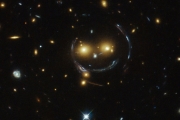 Телескоп Хаббл заснял галактический смайлик