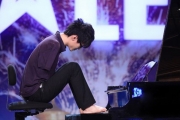 Безрукий китайський піаніст вразив своїм виступом на шоу талантів.Відео