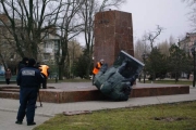 Сегодня утром в Бердянске завалили главного вождя.Видео