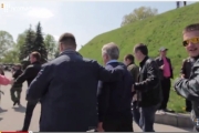 Симоненко показав себе в якості спортсмена,тікаючи в супроводі кількох охоронців.Відео