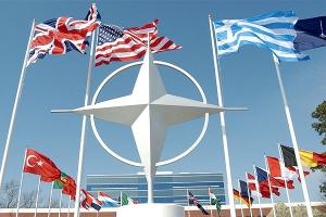 НАТО розгляне заявку від України на вступ