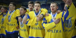 Українські хокеїсти відсвяткували тріумф на ЧС